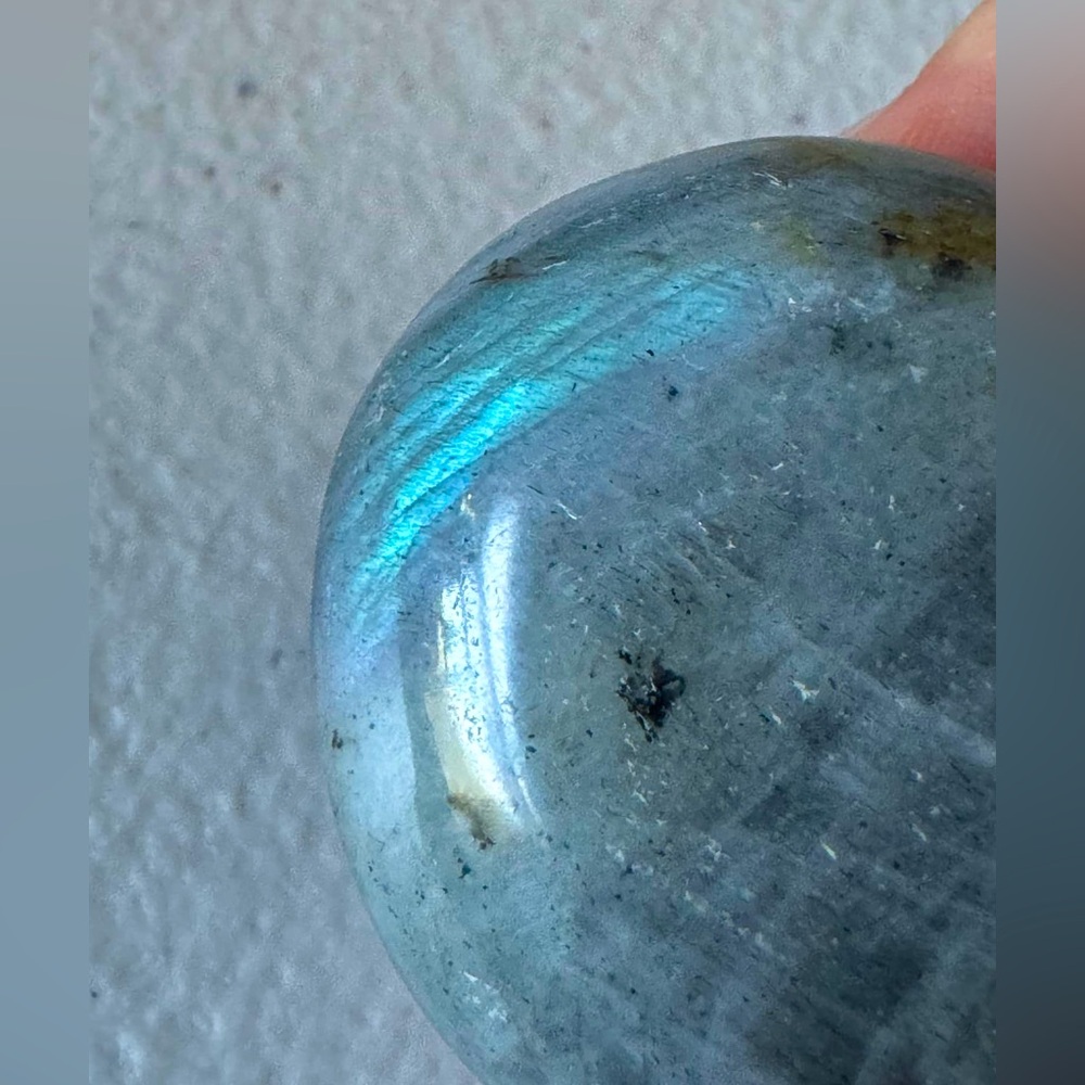 Labradorite Palm Stone - Md 🩵